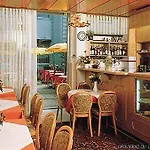 S16 Hotell 3*