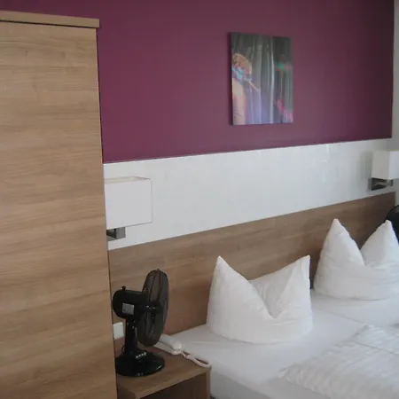 Hotel S16