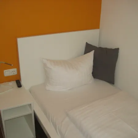 Hotel S16 3*